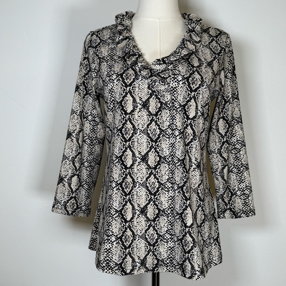 Lulu-B Ruffle Neckline Blouse 3/4 Sleeve Python Print UPF 50+ Women’s Size XS - Picture 1 of 10